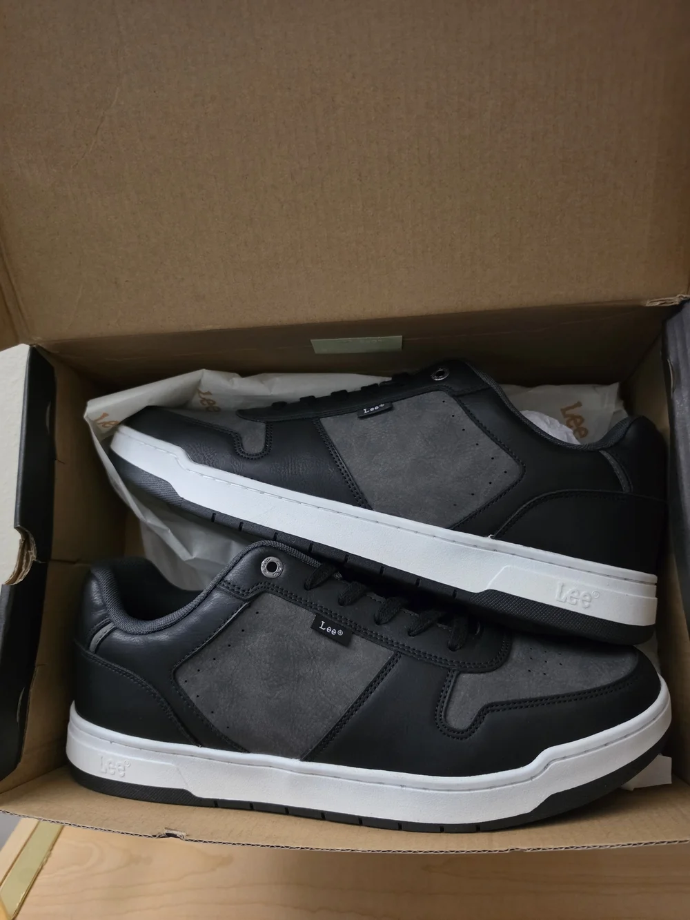 Lee Men's Gray and Black Low-Top Sneakers